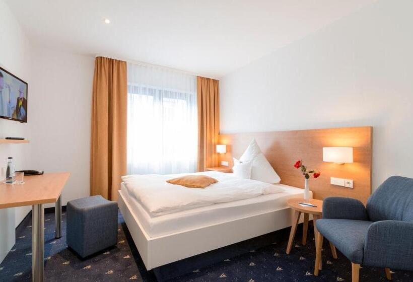 컴포트 싱글 룸, Adler Post