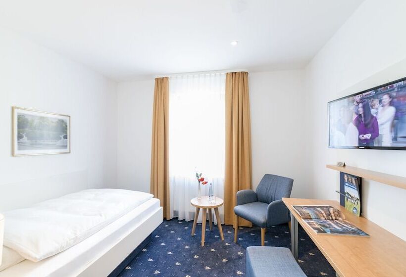 컴포트 싱글 룸, Adler Post