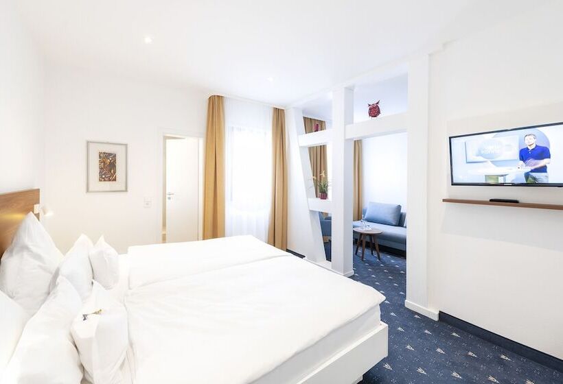 주니어 스위트, Adler Post