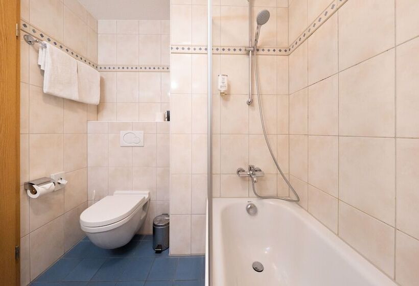 Quarto superior, Ates Hotel Kehl