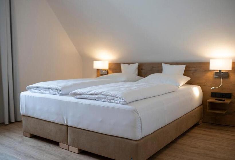 جناح جونيور, Landhotel Kauzenberg