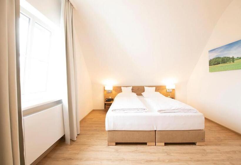 جناح جونيور, Landhotel Kauzenberg