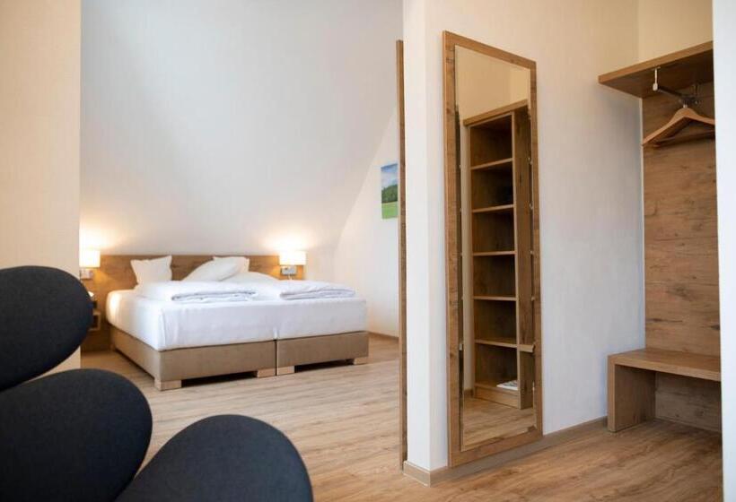 جناح جونيور, Landhotel Kauzenberg