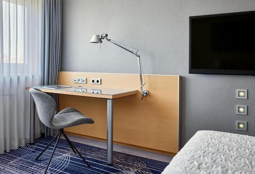 חדר דחוקס עם מיטת קינג, Le Méridien Frankfurt