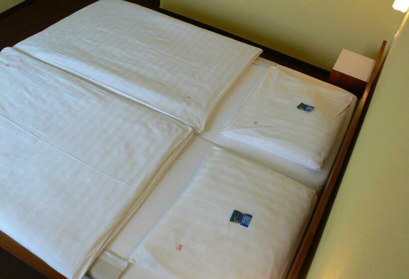 标准间, Meran Hallenbad & Sauna