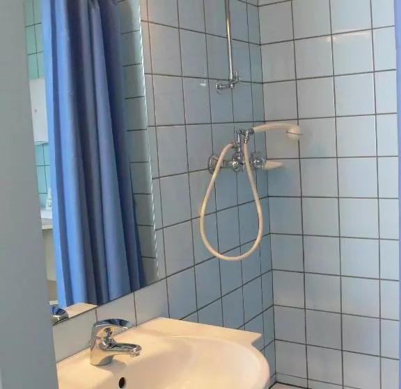 اتاق استاندارد سه نفره, Meran Hallenbad & Sauna