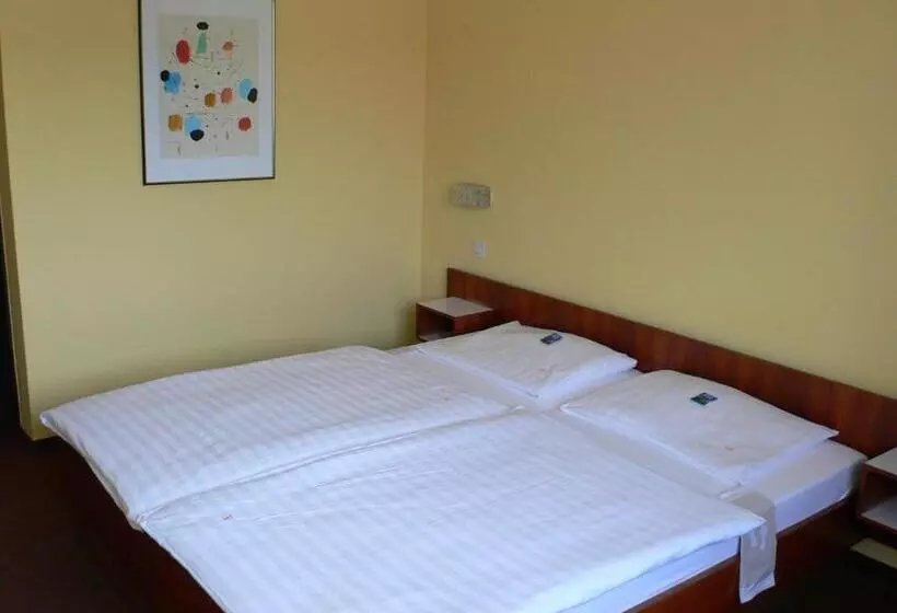 اتاق استاندارد سه نفره, Meran Hallenbad & Sauna