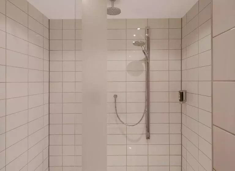 スイート, Newton Heilbronn