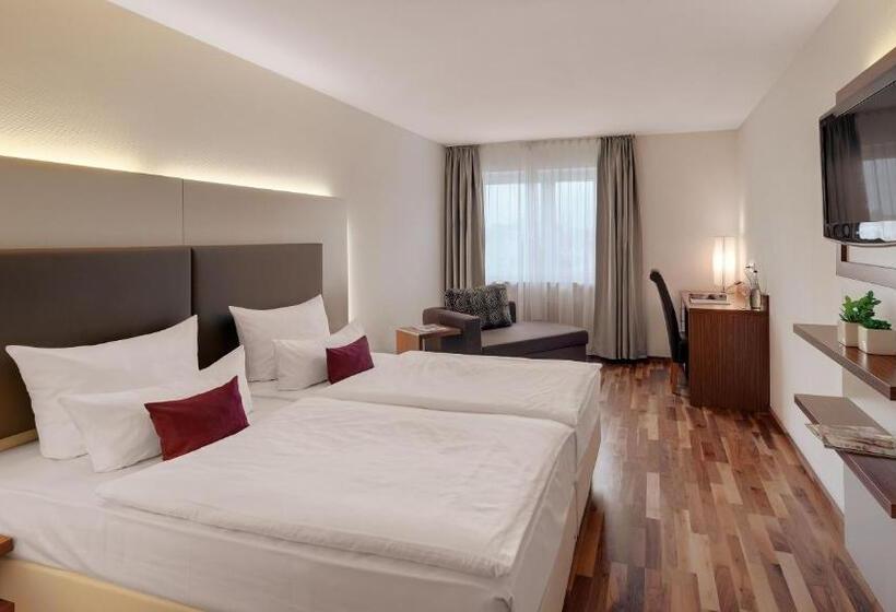 古典房间, Newton Heilbronn