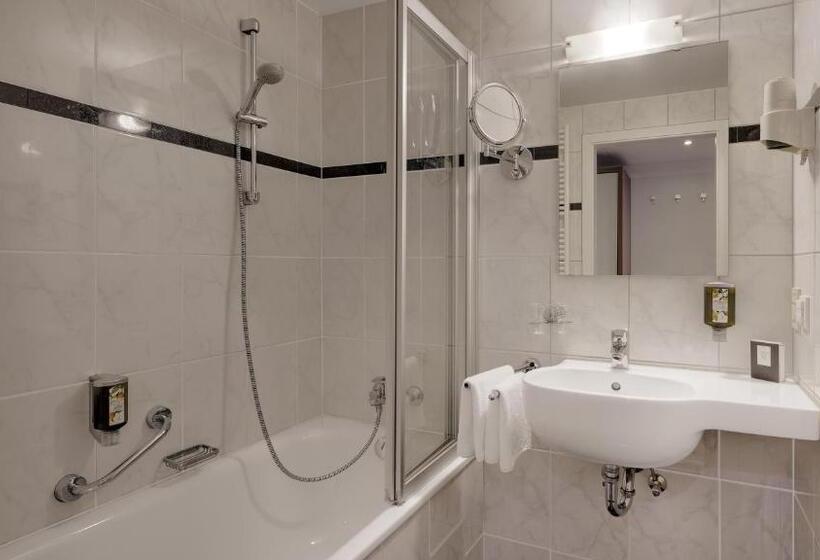 古典房间, Newton Heilbronn