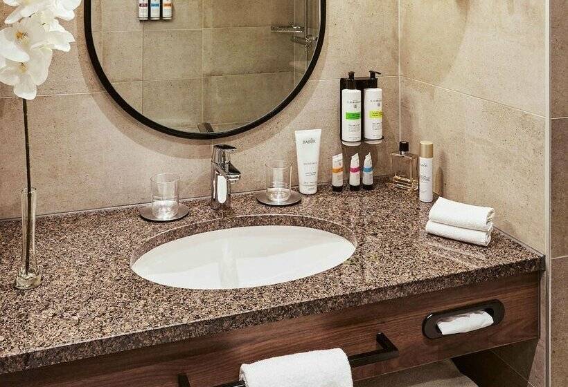 Pokój Deluxe, Pullman Stuttgart Fontana