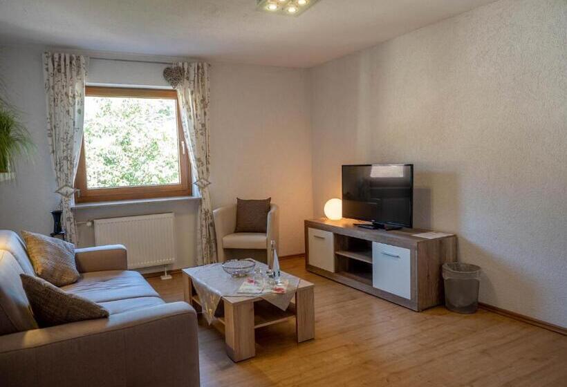 غرفة عائلية, Restaurant   Metzgerei Sonne