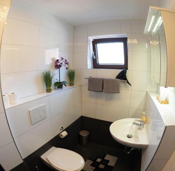 غرفة عائلية, Restaurant   Metzgerei Sonne