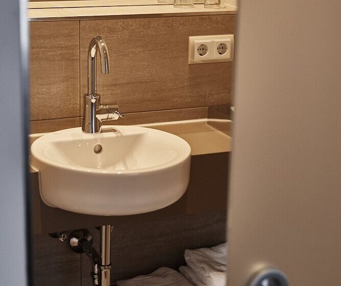 Номер Стандарт, Central Hotel Ringhotel Rüdesheim