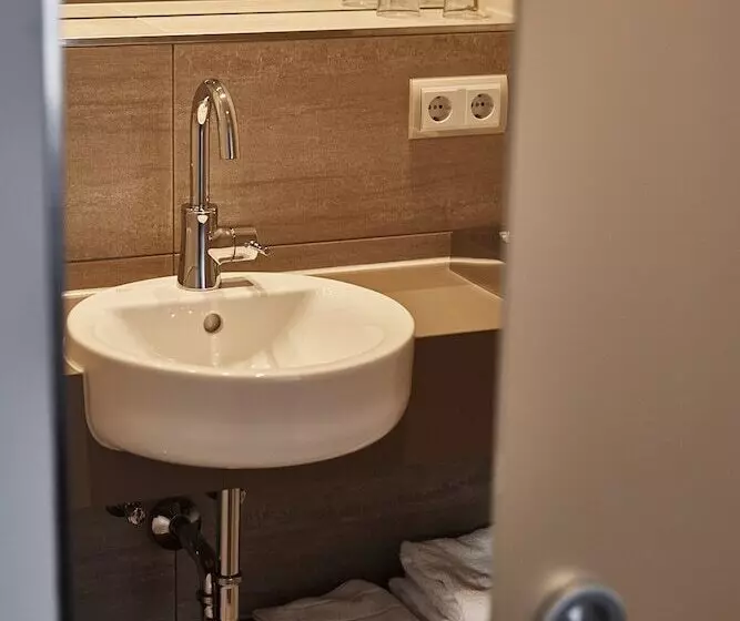 اتاق استاندارد, Central Hotel Ringhotel Rüdesheim