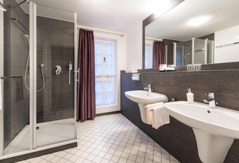 Классический Номер, Derstern Hersfeld