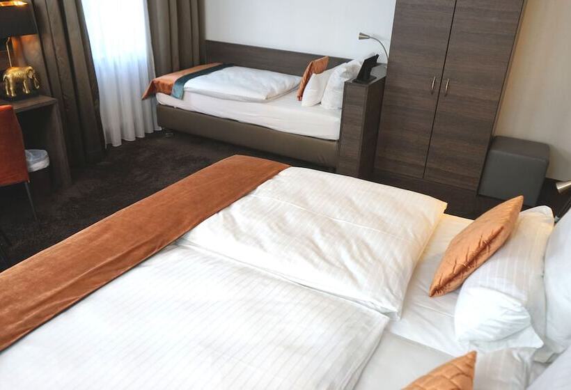 اتاق سوپریور سه تخته, Boutique Hotel Germania