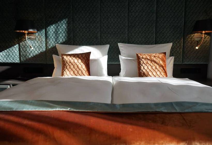 اتاق لوکس سه تخته, Boutique Hotel Germania