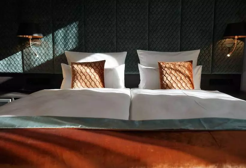 اتاق لوکس سه تخته, Boutique Hotel Germania