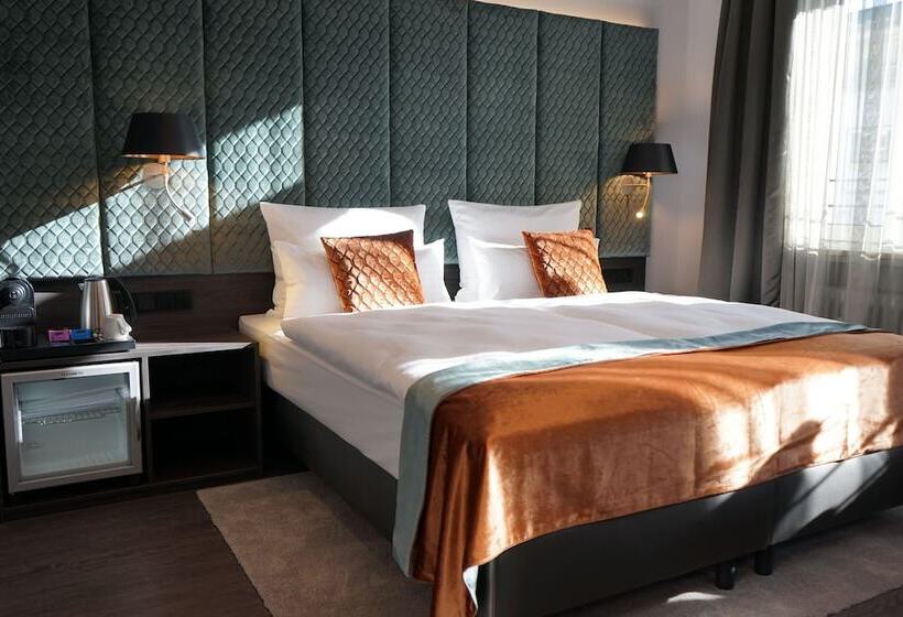 اتاق لوکس سه تخته, Boutique Hotel Germania