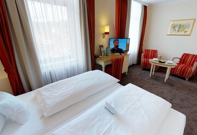 غرفة كومفورت, Goldene Traube