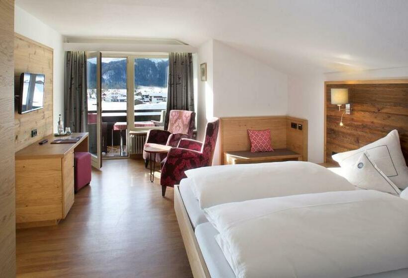 Comfort room with balcony, Menning S