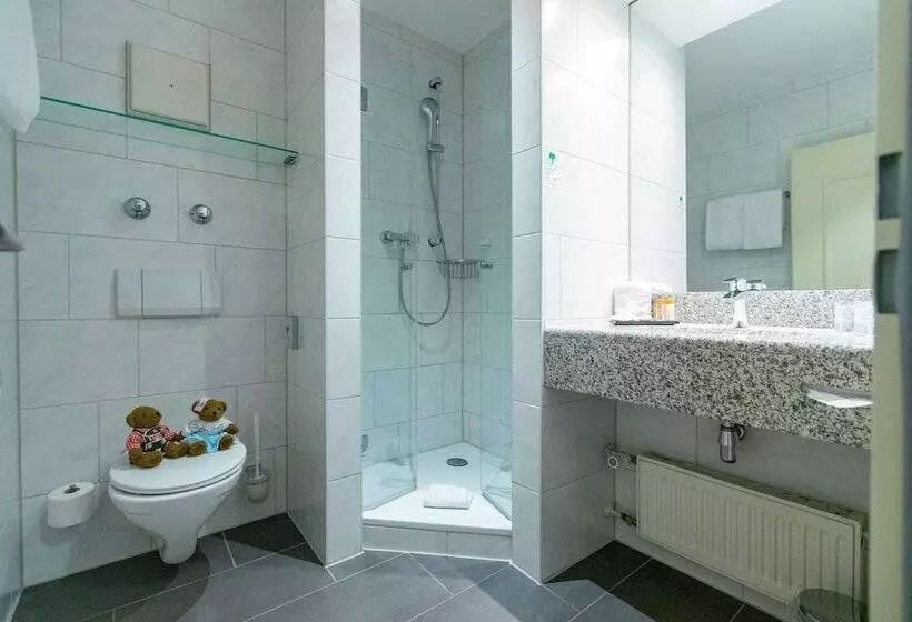 Quarto Estandar Individual, Olymp Munich