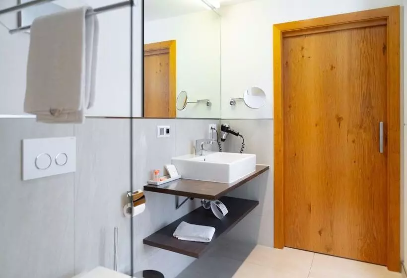 Quarto Deluxe, Olymp Munich
