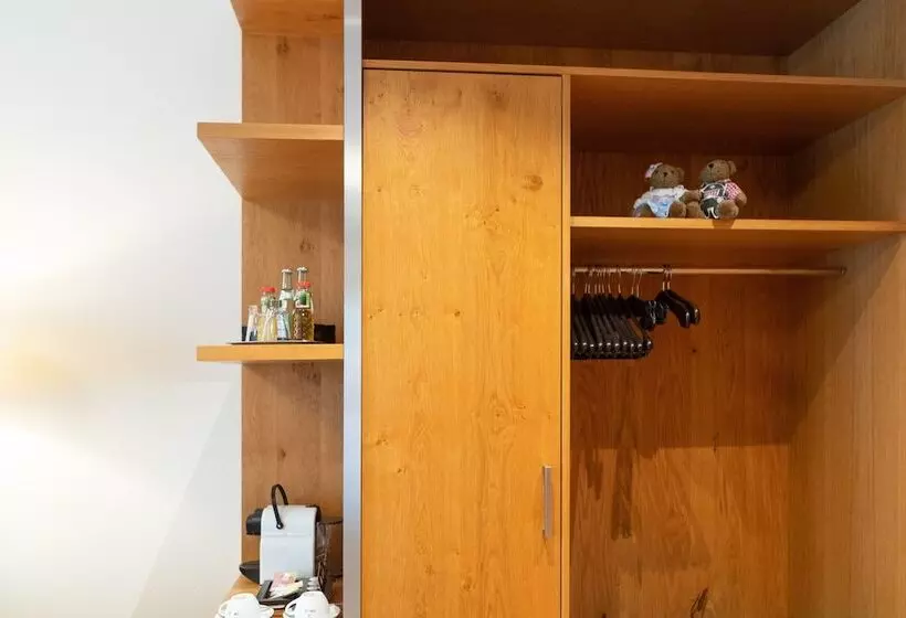 Quarto Deluxe, Olymp Munich