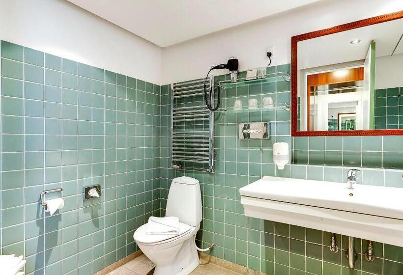 غرفة قياسية مطلّة علي البحر, Helnan Marselis