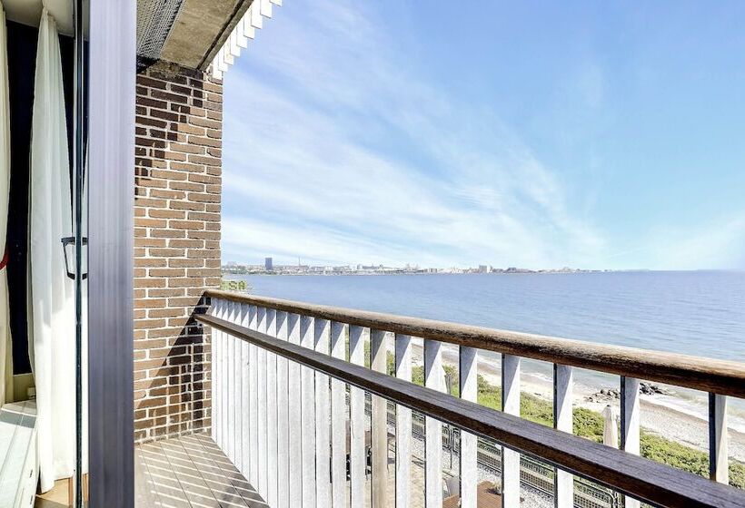 غرفة قياسية مطلّة علي البحر, Helnan Marselis