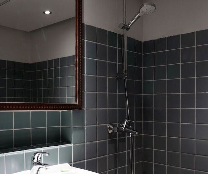 غرفة قياسية مطلّة علي البحر, Helnan Marselis