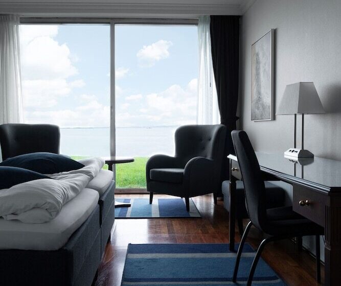 غرفة قياسية مطلّة علي البحر, Helnan Marselis