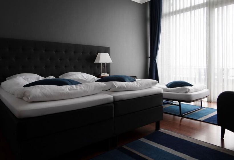 غرفة قياسية مطلّة علي البحر, Helnan Marselis