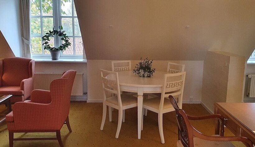 غرفة قياسية, Knudsens Gaard