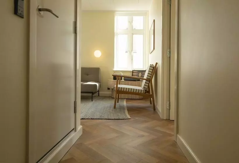Suite, Mayfair