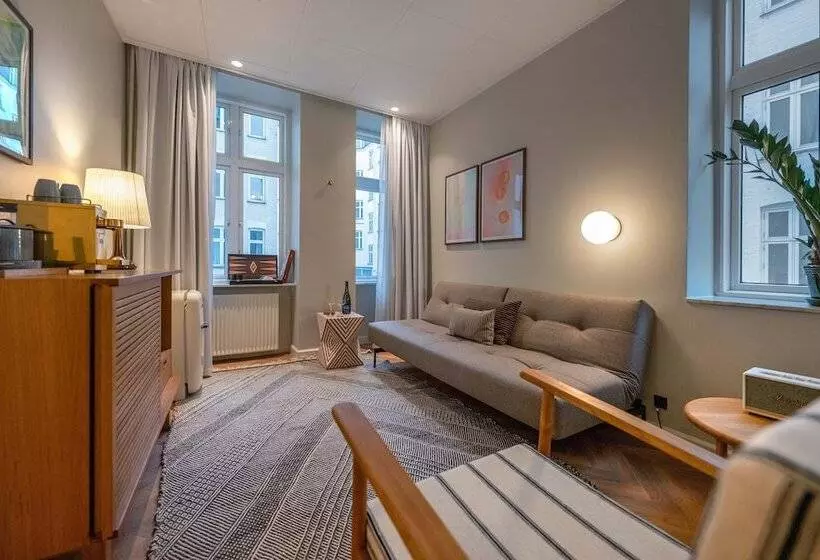 Suite, Mayfair