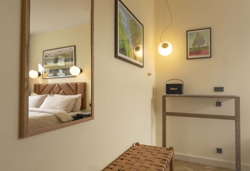 이코노미 룸, Mayfair