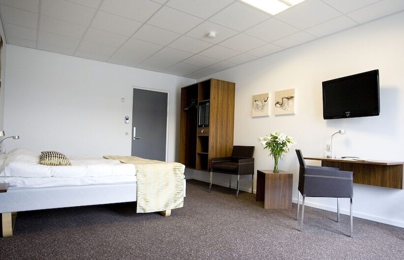 חדר משפחתי, Thinggaard