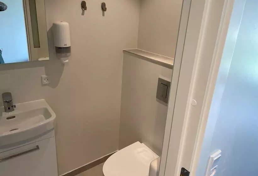 Standard Yhden Hengen Huone, Blommenslyst Kro