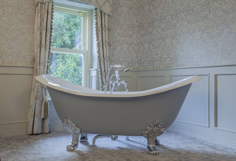 Люкс, Ballyseede Castle