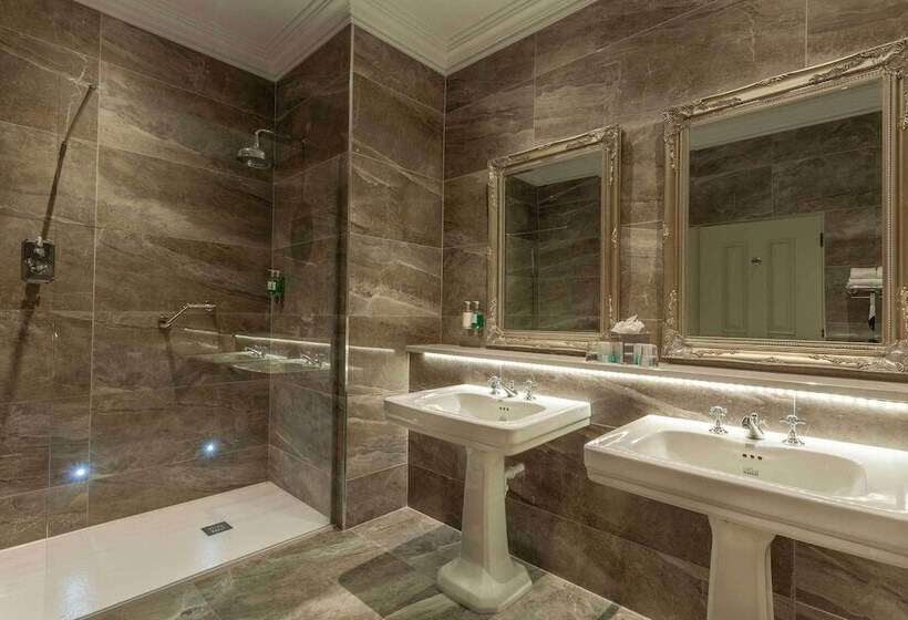 Люкс, Ballyseede Castle