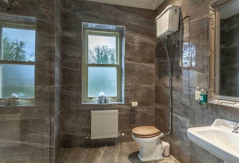 Люкс, Ballyseede Castle