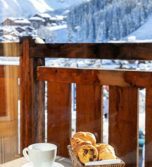 Номер Стандарт с Балконом, Grand Hôtel Courchevel 1850