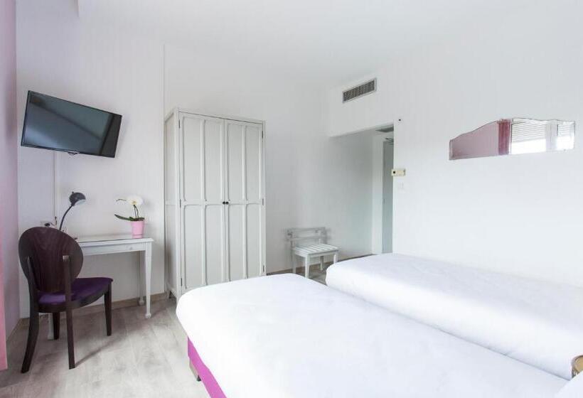 Номер Стандарт, Hôtel D Angleterre