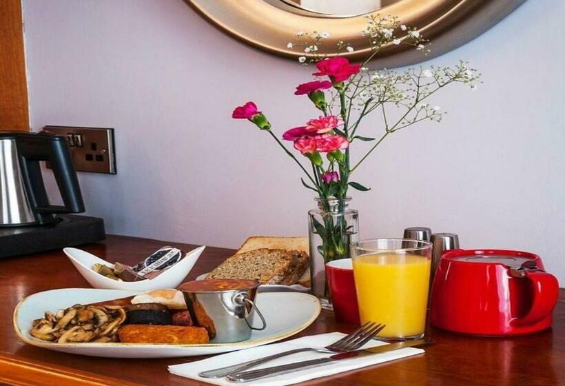 חדר סטנדרט, Lake Of Shadows