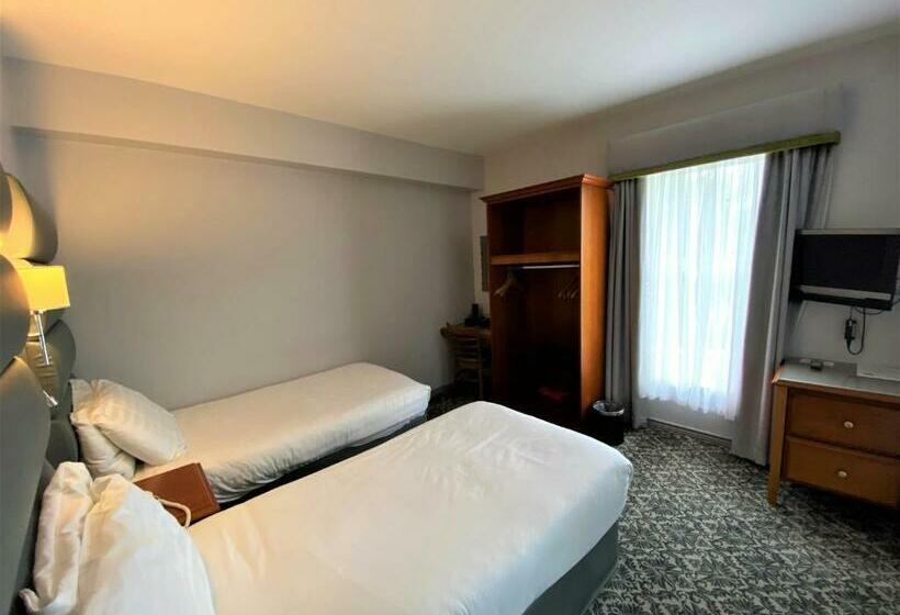 חדר סטנדרט, Lake Of Shadows