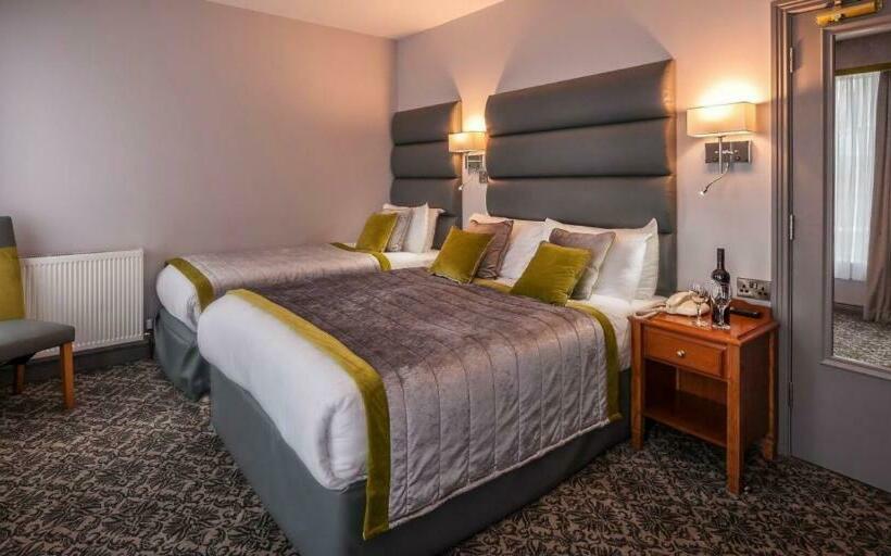 חדר סטנדרט, Lake Of Shadows