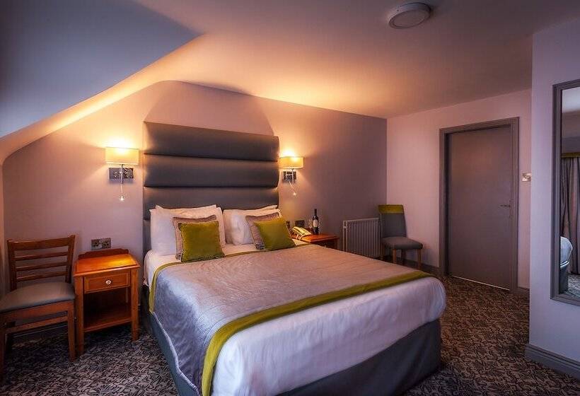 חדר סטנדרט, Lake Of Shadows