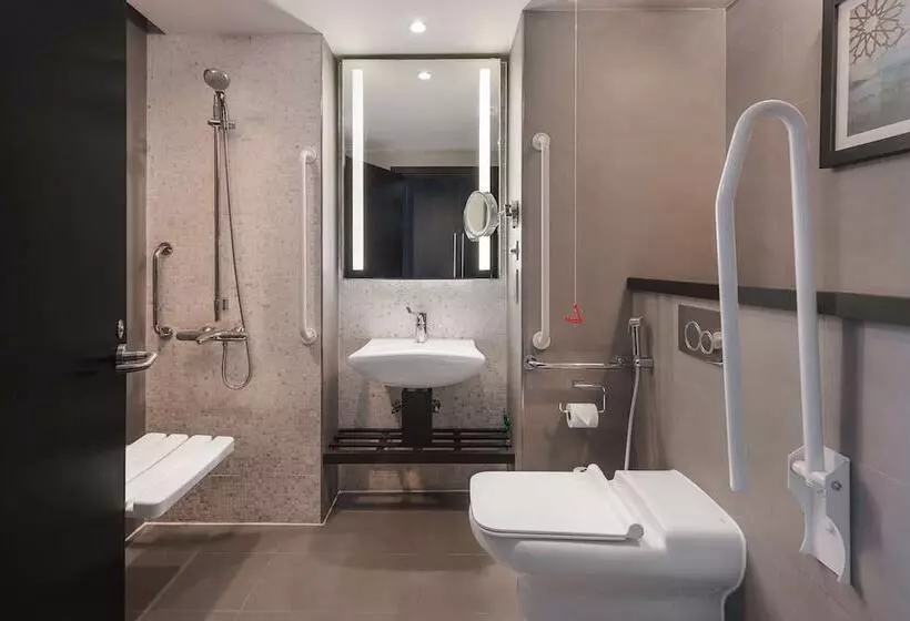 اتاق سوپریور با بالکن, Radisson Blu Hotel & Resort, Al Ain